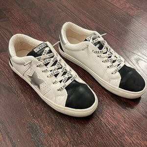Vintage Havana Gadol sneakers, white leather upper, black toe, silver star sz 7
